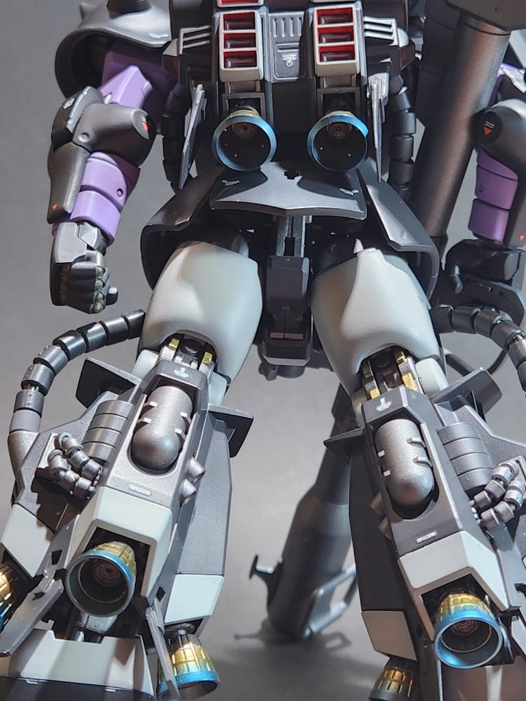 各バーニアを初めて焼け塗装にしてみました。面白いし良い表現の一つだと思いました。高機動型らしいかなと満足です。