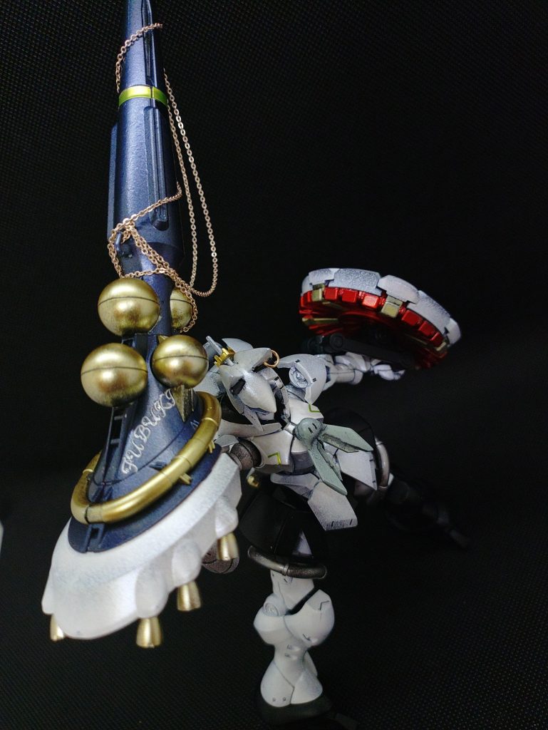 ハクジにもSeriaのネイルシール&チェーンで装飾。