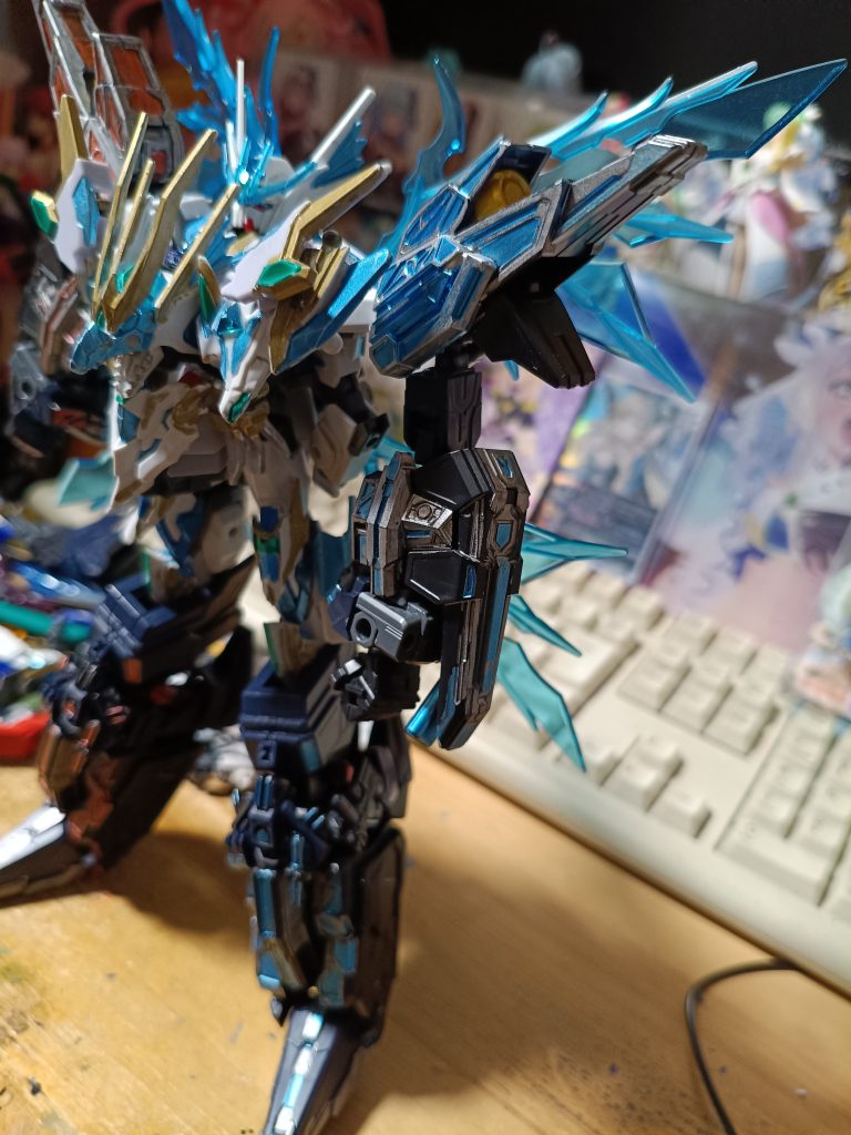 作品名：ブルーアイズストライクドラゴンの進化について呟く<p>あの投稿からブルーアイズストライクドラゴン巨人モード(仮)を色々いじってます　ん・・・カラー変更はやりたいけど白に塗装するのがかなり大変そう　あとはまだ機体に色々追加パーツやら合体方法を変えてみたりと　腕の取り付けがスト [&hellip;]</p>
