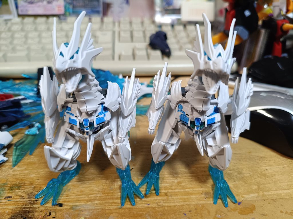 そして右のドラゴンをリリースしてアドバンス召喚！ブルーアイズウォーリーβ！Betaでもいいかな？いやマブラヴの敵になるな(；・∀・)