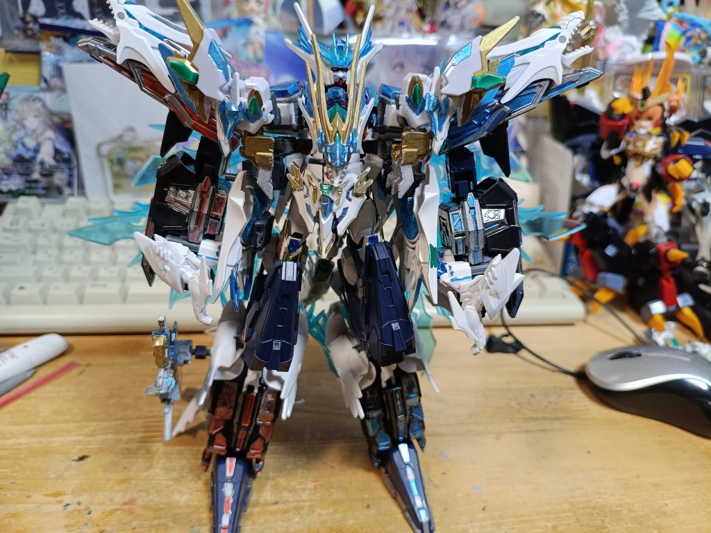 まだ塗装はしてないけどブルーアイズアルティメットストライクドラゴンです今のところ第3形態かな(巨人モードだからオベリスクもありかも？)