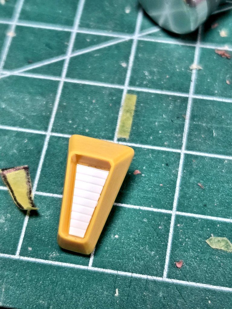 エバーグリーンのスジイリプラ板で埋めました