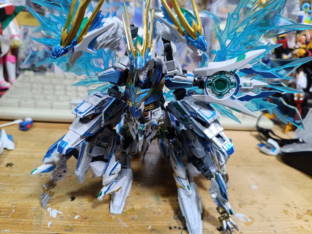 ブルーアイズアルティメットストライクドラゴンに巨大化を　腕が変なのは・・・まあ形態は想定してないからね仕方ない(；・∀・)