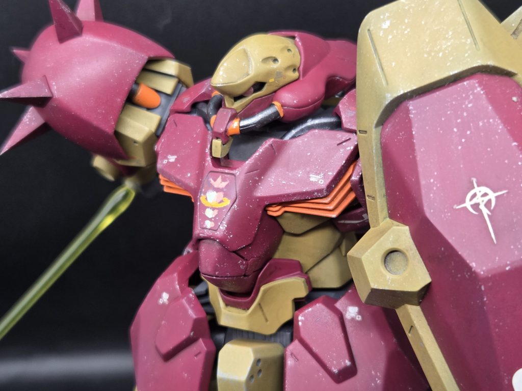 機体色の赤は、シャア専用カラー塗料買いすぎててイッパイ余ってたんで使いまわししてます(笑)設定とは違いますが、悪くない仕上がりです。