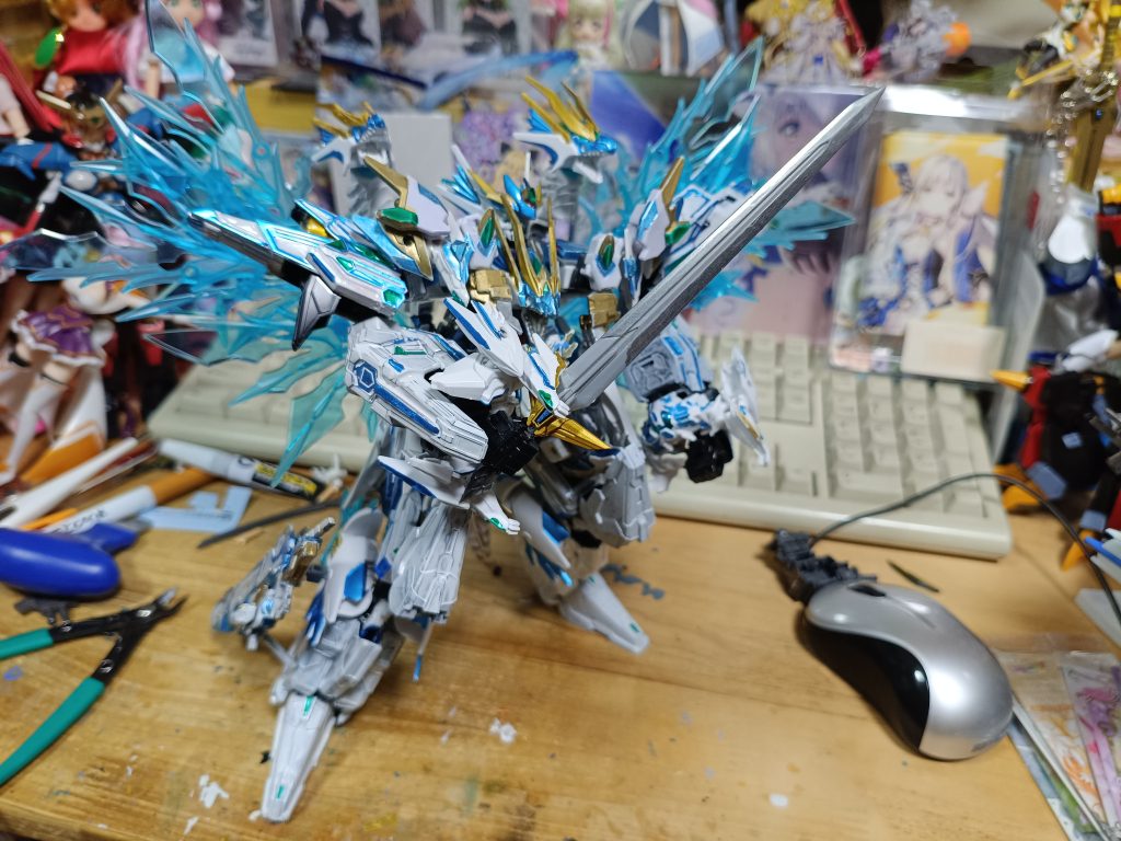 まさかの少しアクションポーズ　肩パーツのライジングストライクの肩軸は少し補強はしたけどまだ弱いねまあまだまだ進化しないと(；・∀・)