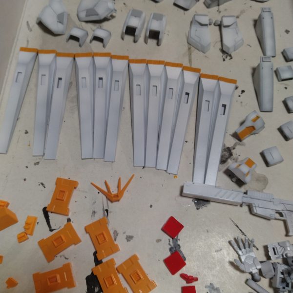 取り敢えず！今日は午前11時くらいからスタートしました！😄現在の進行状況をアップしておきます！😄次は紺色系の塗装に入っていきますが！ちょい疲れたので！ここで休憩します！😄まぁ残りは紺色系の塗装と、筆塗り、墨入れ、組み立て、デカール、トップコートの順になります！切よいところで！ちょいちょいアップして行きますので！お暇がありましたら観覧宜しくお願いします！😄&nbsp;（2枚目）