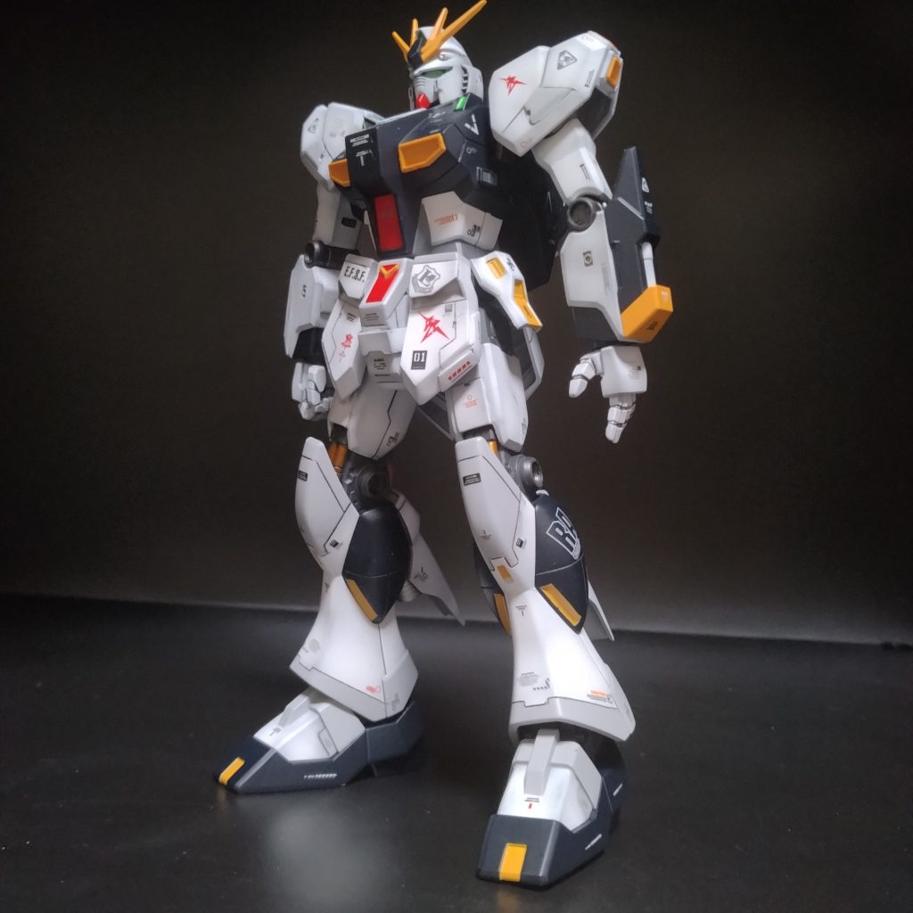 いつものごとくスジ彫り入れてからのグラデーション塗装です！今回は苦手なプラバンも少し使ってます！😄