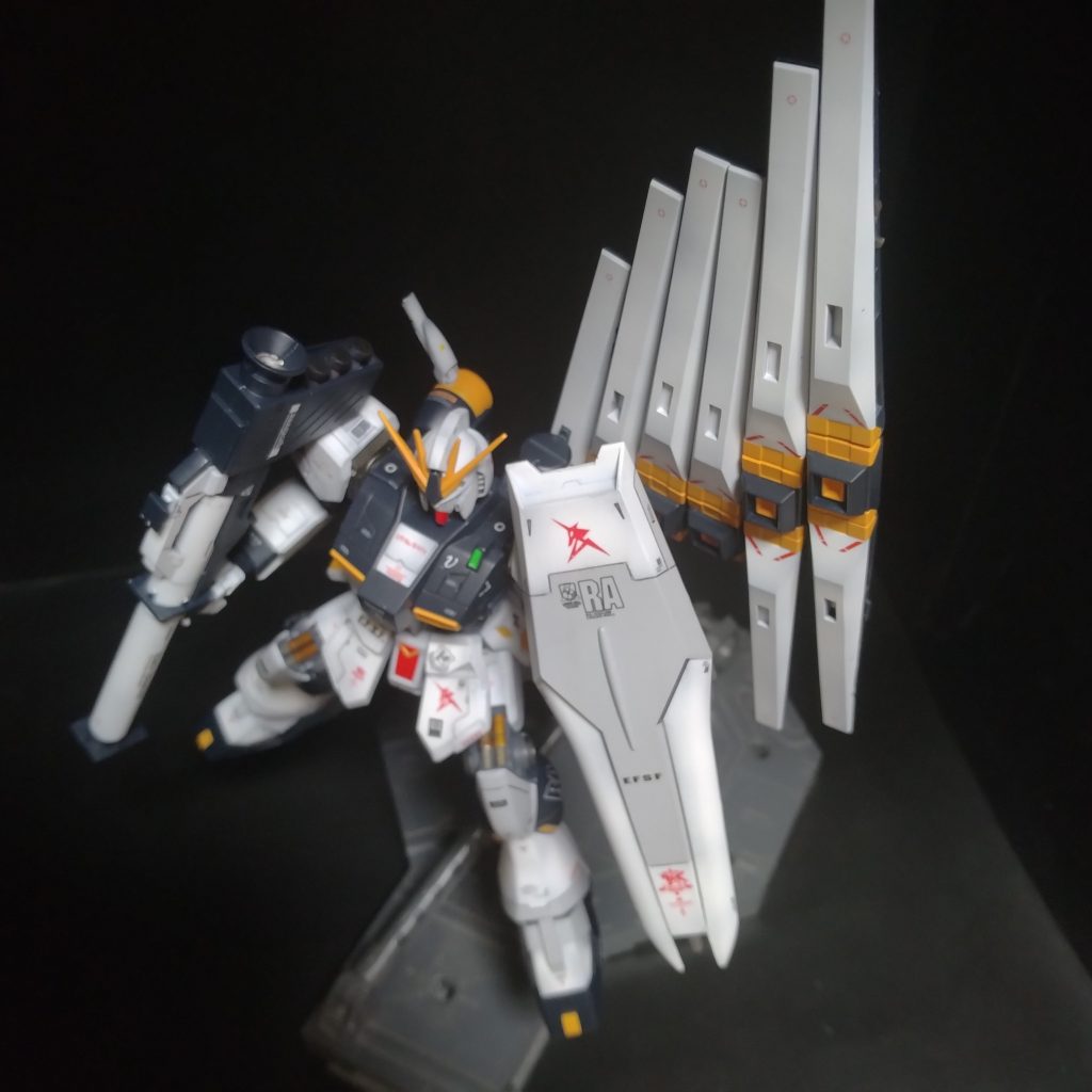 今回、色々作品を見て思案しました！もうかれこれ散々作られてきたニューガンダムなので！人と違うディテールを探すのも！なかなか難しくて😄ほどよく、やり過ぎに注意しながらやりました！😄