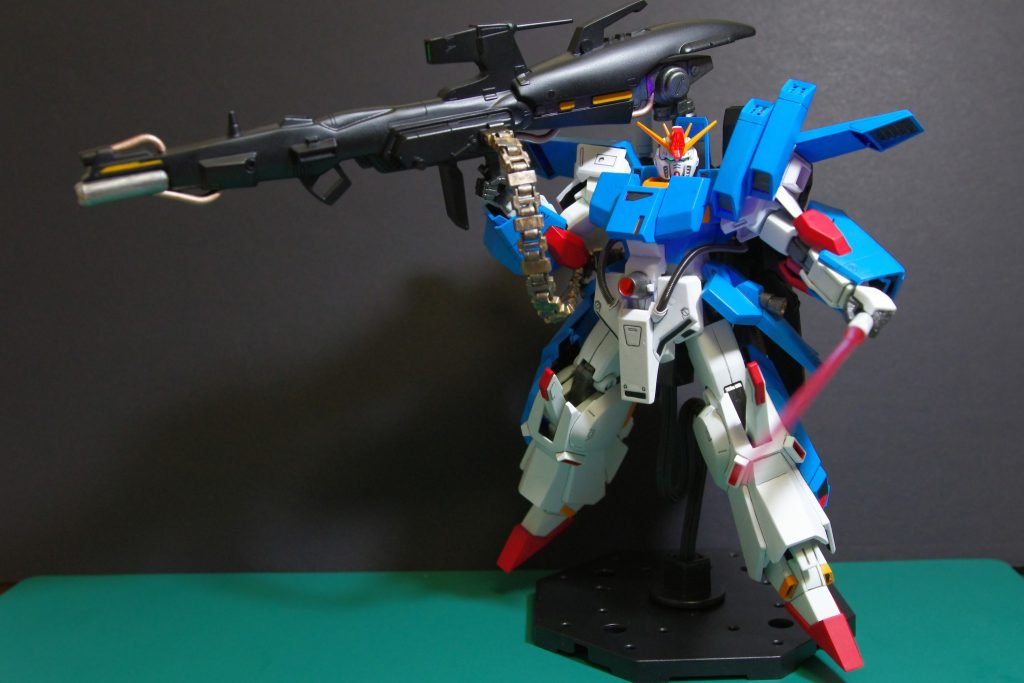 ハイパービームサーベル抜刀。