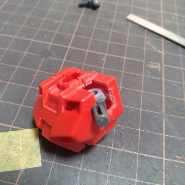 ハイ！😄今回の制作はいつもと順番が違います！😀いつもならパーツカット、ゲート処理の順ですが！今回は可動箇所を改造する為に先に組んでしまう事が多々発生するので！それらをこなしながら進行して行こうと思います！😄ちなみに制作一枚目の画像は腕の可動範囲を前後と上下出来るようにしようと試行錯誤してる画像です！😄まぁ腕はこの感じで行こうと思いますが！今回もプラバン自作とか発生しそうな感じの制作になるので！進行は遅めだと思います！😀（2枚目）