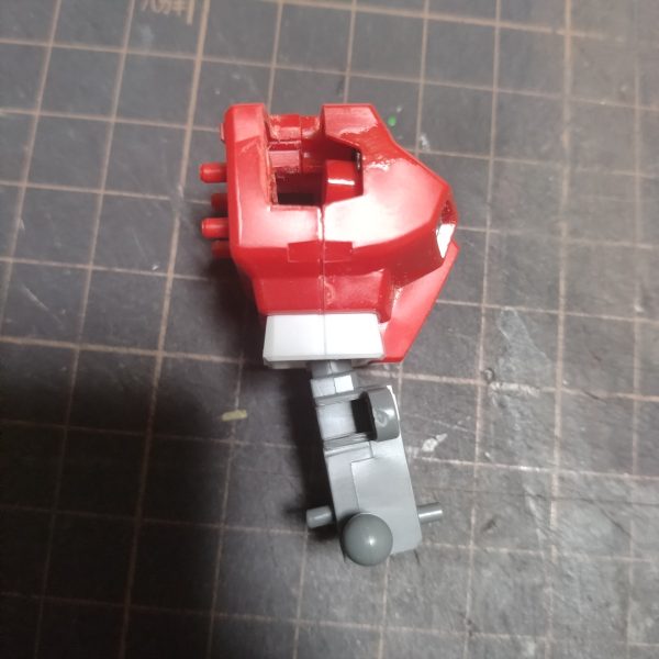 アニメ見ながらなのですが！😄手持ち無沙汰だと思って何気なくやれる事だけやっております！😄腰の箇所ですが、テストがてらボールジョイントにして試してみました！後は長さを調整して、正面下部を削ってやれば、これで腰の可動は行けそうです！😄後から胴体部は首の延長くらいでしょうか？多分簡単に出来ると思います！1つ手間と言えば肩の可動範囲を広げる処置をしてるので！胴体部上部の両サイドの外部パーツを自作しなくてはいけません！😄今回少しアタマを悩ませてるのが足の付け根のパーツが良い物が見つからなくて！😅延長と可動範囲を同時に行えるようにしたいのですが！目下、検討中です！😄（4枚目）