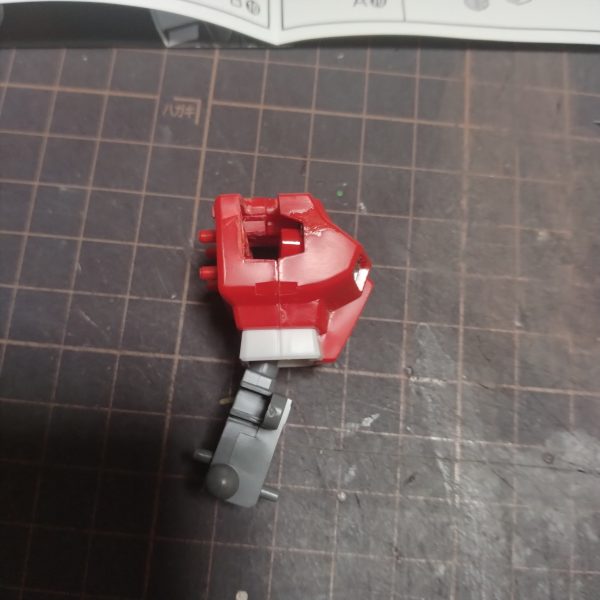 アニメ見ながらなのですが！😄手持ち無沙汰だと思って何気なくやれる事だけやっております！😄腰の箇所ですが、テストがてらボールジョイントにして試してみました！後は長さを調整して、正面下部を削ってやれば、これで腰の可動は行けそうです！😄後から胴体部は首の延長くらいでしょうか？多分簡単に出来ると思います！1つ手間と言えば肩の可動範囲を広げる処置をしてるので！胴体部上部の両サイドの外部パーツを自作しなくてはいけません！😄今回少しアタマを悩ませてるのが足の付け根のパーツが良い物が見つからなくて！😅延長と可動範囲を同時に行えるようにしたいのですが！目下、検討中です！😄（5枚目）