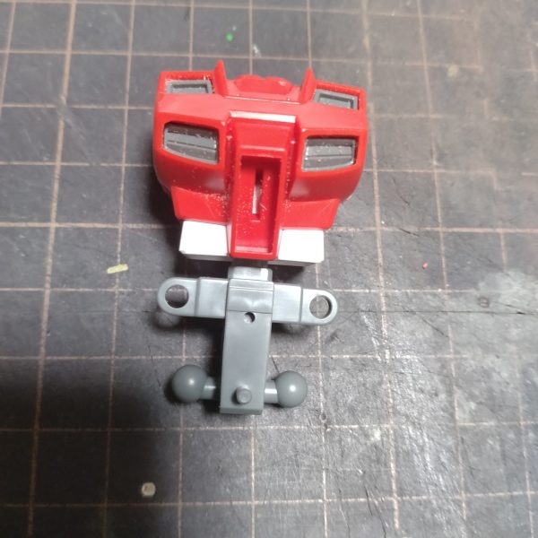 アニメ見ながらなのですが！😄手持ち無沙汰だと思って何気なくやれる事だけやっております！😄腰の箇所ですが、テストがてらボールジョイントにして試してみました！後は長さを調整して、正面下部を削ってやれば、これで腰の可動は行けそうです！😄後から胴体部は首の延長くらいでしょうか？多分簡単に出来ると思います！1つ手間と言えば肩の可動範囲を広げる処置をしてるので！胴体部上部の両サイドの外部パーツを自作しなくてはいけません！😄今回少しアタマを悩ませてるのが足の付け根のパーツが良い物が見つからなくて！😅延長と可動範囲を同時に行えるようにしたいのですが！目下、検討中です！😄（3枚目）