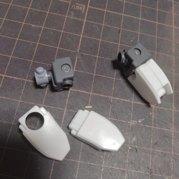 色々ジャンクパーツ探しまくって色々組み合わせてから、なんとか足の手元が出来そうです！😄これで足の延長と回転、開く動作の可動が可能になるはずです！😄付け根の軸の方は心配無く出来ました！😄と、言いますかちょこちょこ投稿してすみません！取り敢えずは、まだ成形はしてませんが、ここまでのパーツを載せておきます！🙏これ以降はもうちょい纏まってから投稿しますので！😀今日はこれにて終了します！😄&nbsp;（2枚目）