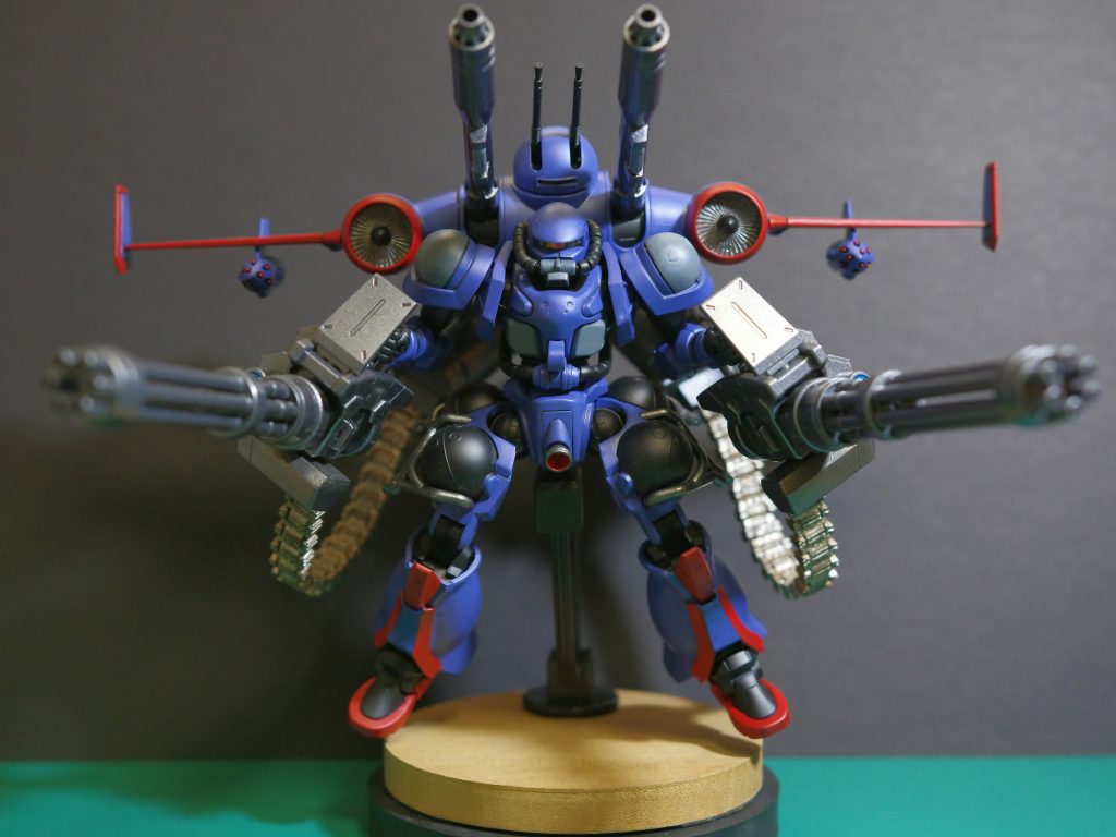 正面全景。某ギガノス帝国のテクノロジーを流用しており、大気圏内で空中から高機動に鉛玉を浴びせるスタイルです。