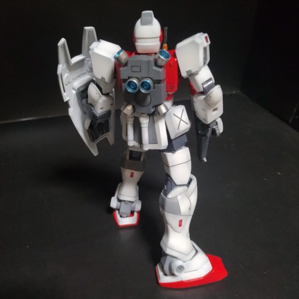 組み上がりました!😄せっかく肩回りの可動改修したのに後から後からプラバン付けて段差調整したりしたばかりに!ちょっと可動範囲が狭くなっちゃいました!😅その他のイジった箇所は考え通りに出来ました!ちなみに腰の可動はボールジョイントから、スライド式の差し込みに変更しました!結局は正面から写真撮る事が多いので!当然に硬さと余裕ある長さも確保しても調整してあり、ほんの数ミリ必要な分だけ上にスライドさせたら360°どちらにでも曲げる事が出来ます!それにより正面から写真撮った場合、全く違和感無く写真が撮れます!😄最後の最後でシールドの筆塗りを、ちょいミスりましたが!😄これはまたの機会に手直ししようと思います!一応ここで制作ストーリーは終了にしますので!デカール、トップコートして完成しましたら完成投稿しますので!お時間のある時に観覧宜しくお願い致します!😄ちなみに本日はちょっと疲れたので!デカールとトップコートは明日やろうと思います!😀(3枚目)