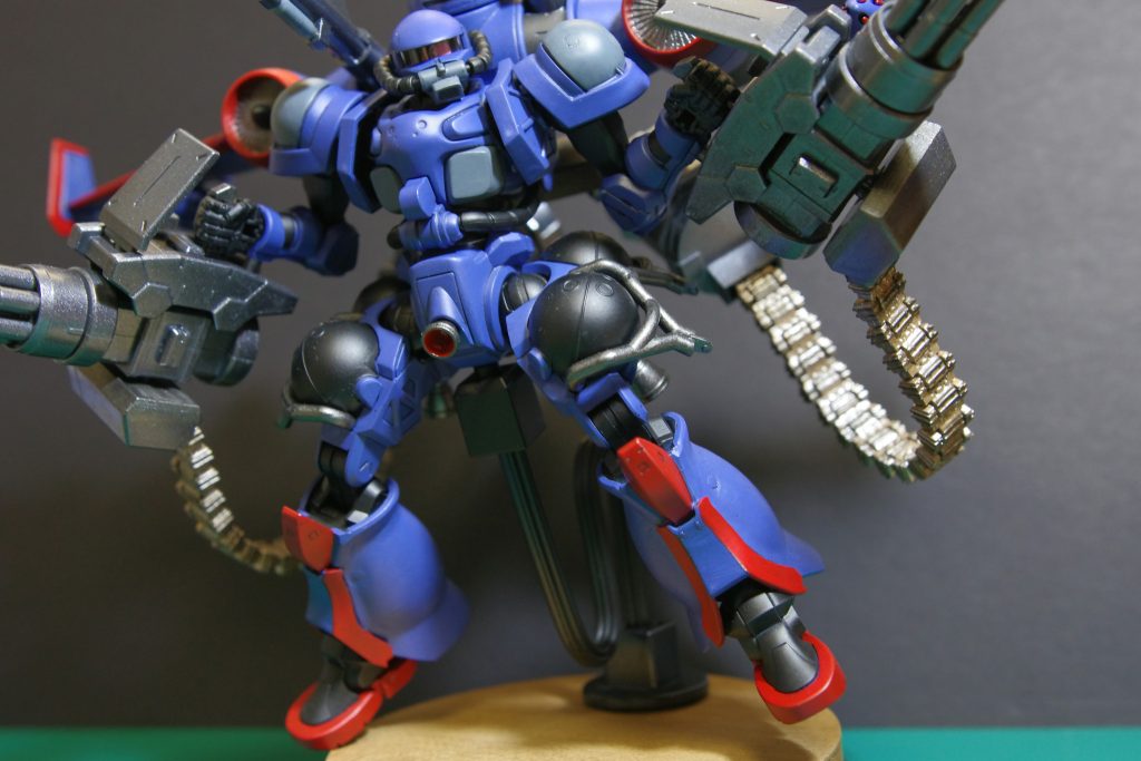 GQザクベースですが、頭とスネは正史版にしてあります。腹の動力パイプは２本から１本に減らしてあります。なんか変だったので(←暴論)