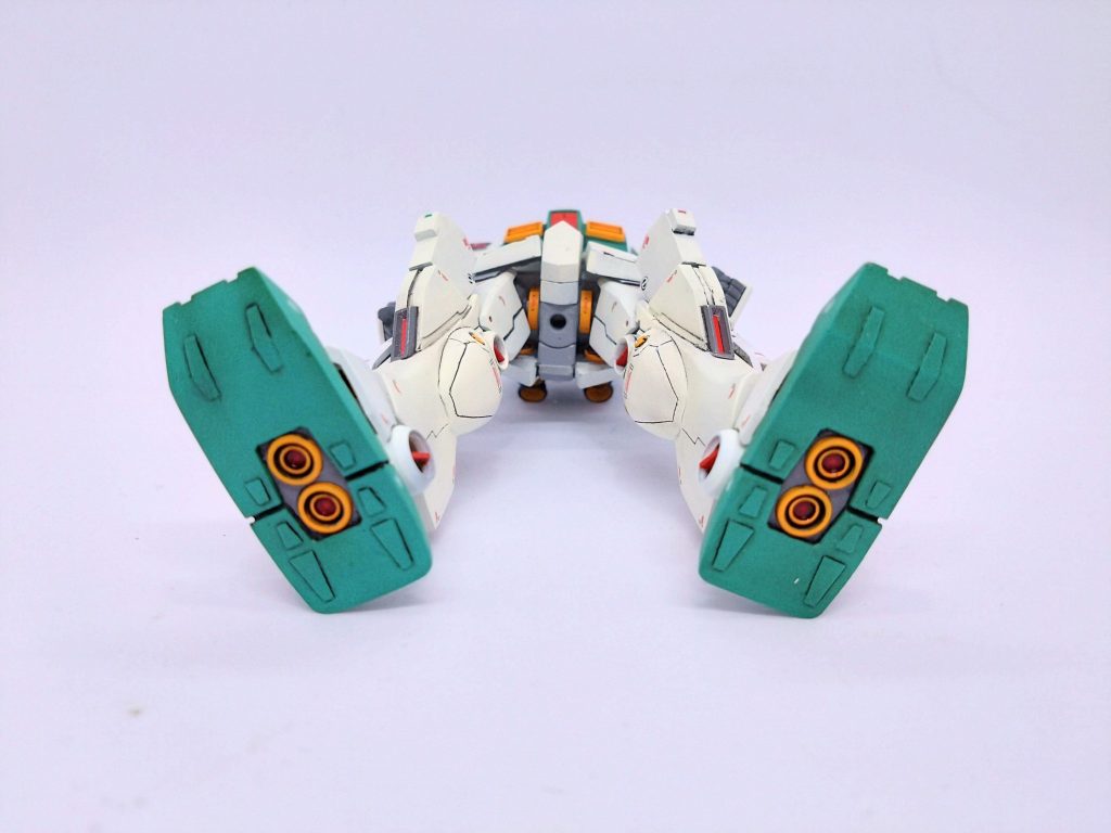 足裏も、バーニアをくり抜いて付け替え、凹モールドをプラ板で作り替え凸モールドにしてあります😋