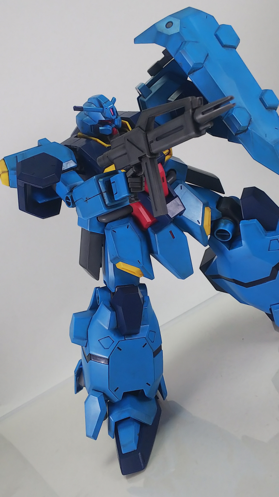 こっちの方がぶっとくて好きですな。あっち、ジェガン顔だし。