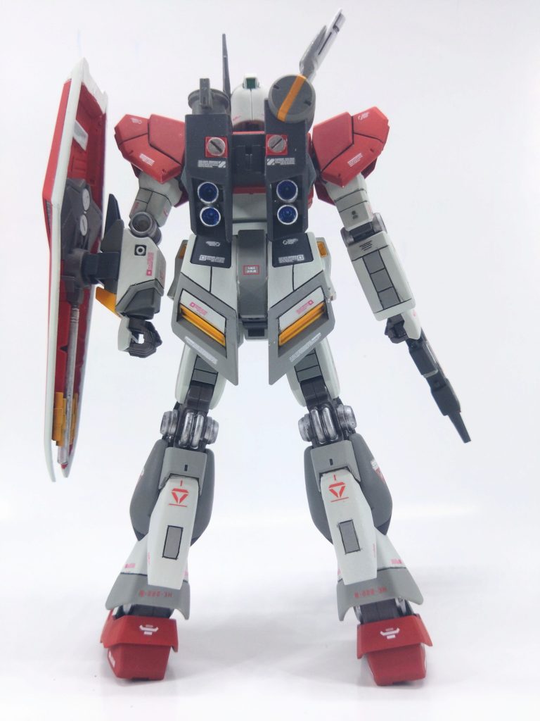 背面もあまり手は入れずシンプルに。肩や足の赤は2種のつもりが全然差が分からん色になってしまいました。グレーを多めに使う事で単調なカラーにしない事を心掛けました。