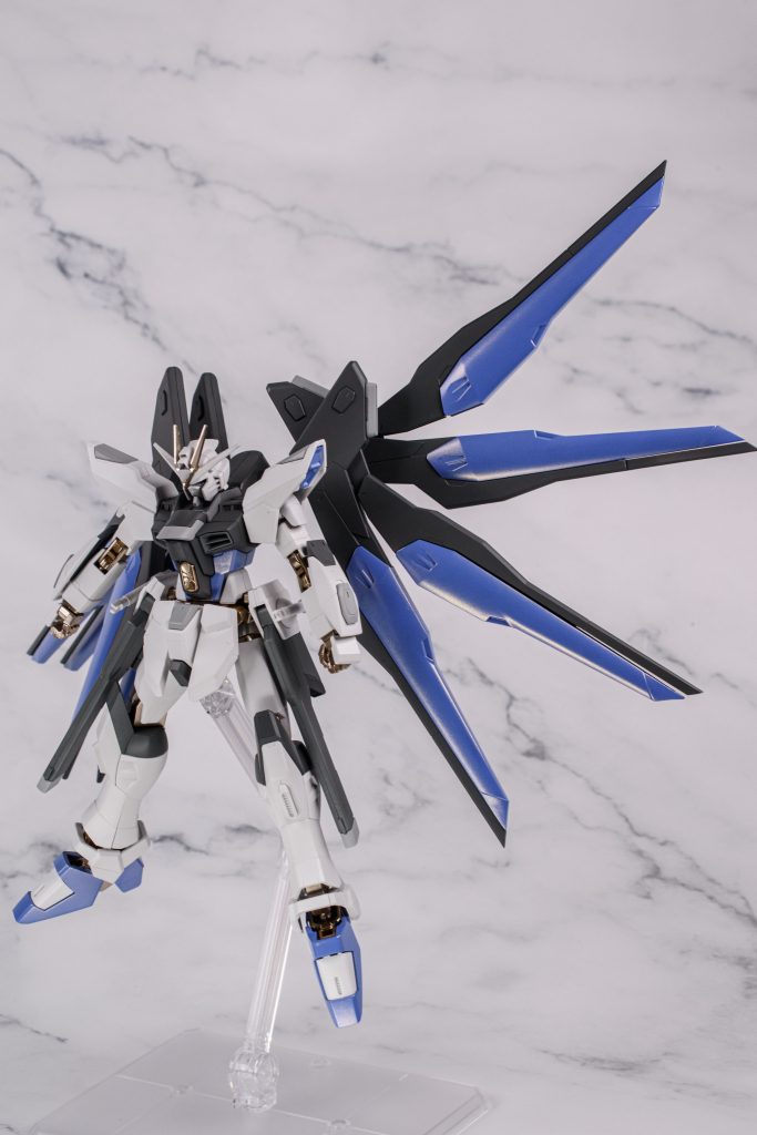 主な改修点と致しましては…・翼のシャープ化・頭部をHGマイフリのものに変更・ライフルはRGのものに変更この3点になります特に翼のシャープ化をした事により、見栄えが大きく変わりました！