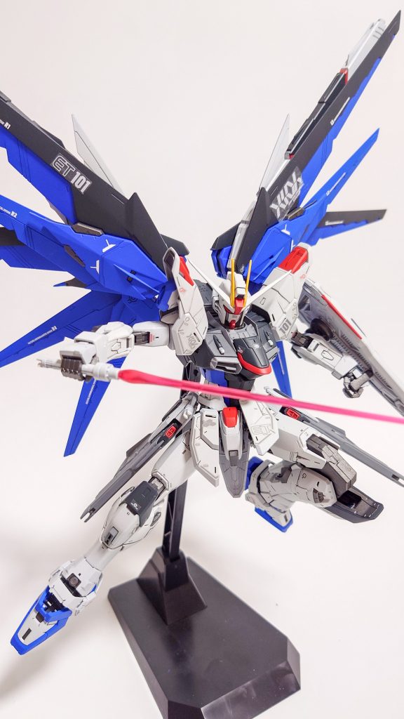 MG 1/100 フリーダムガンダム2.0–2枚目/制作者：@tadopi_