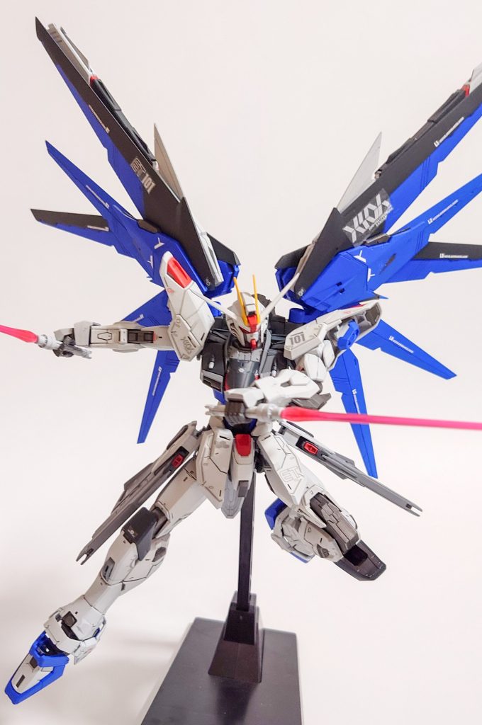 MG 1/100 フリーダムガンダム2.0–3枚目/制作者：@tadopi_