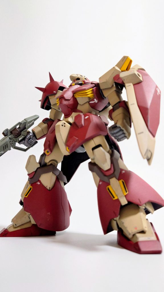 F02型はガウマン以外機なので、劇中での確認が難しいんですが、リフティングフレア（ドム脚）のバランスがローアングルのショットに映える！