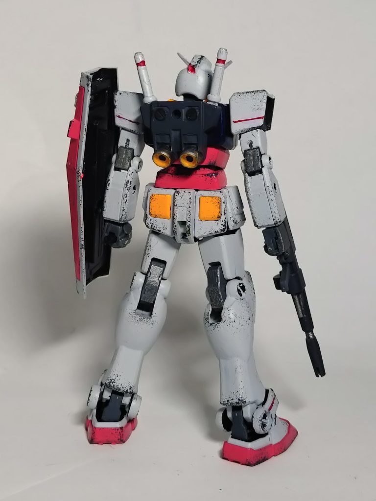 筆塗り全塗装になります。青白は暗く、赤は淡くすることで距離感、サイズ感なんかを感じれるかな～と思います。赤いマーキングも手描きなのでヨロヨロしてますが雰囲気出てるかな～と思います。