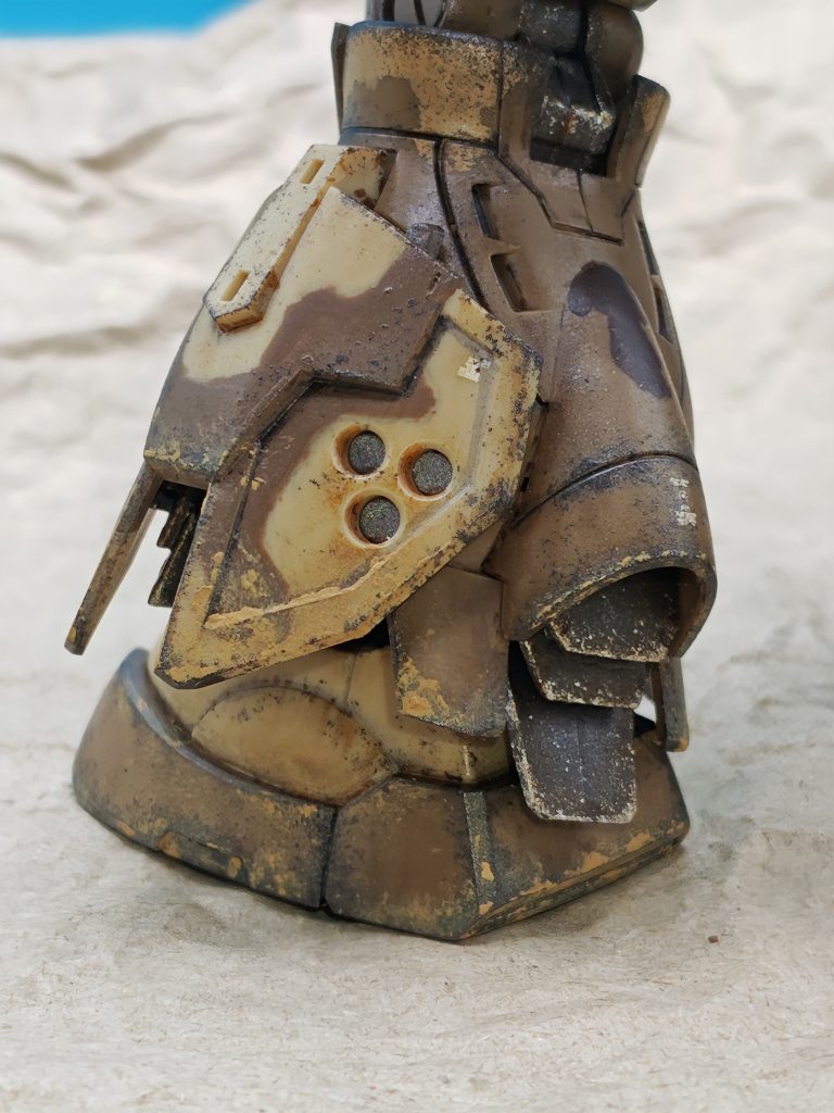 ウェザリングライナーを専用薄め液で、軟化させてサンド系ウェザリングを足回りにやってみましたが、加減がとても難しく、まだまだ修行が必要です&nbsp;