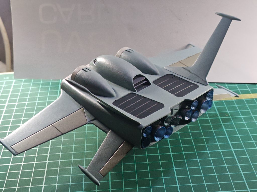 背部、エンジンノズルは12基搭載。各自それぞれのバーニアは使用用途が使い分けされてる設定。「一撃必殺」を戦術としているので作戦後に急速離脱を優先にしてる、という設定です。