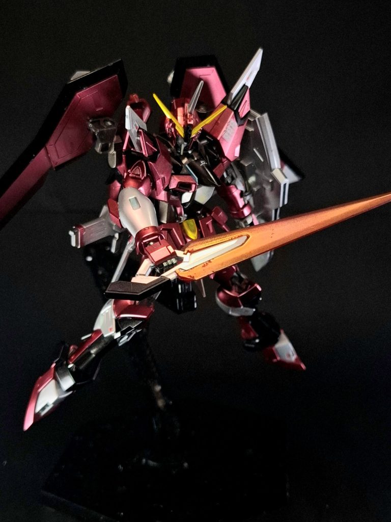 MA-F2D2 ヴィーゼルナーゲル ビームブーメラン両腰部にマウントされたビームブーメラン。投擲武器としてのみならず、ビーム刃を伸ばす事でビームサーベルとしての使用も可能。