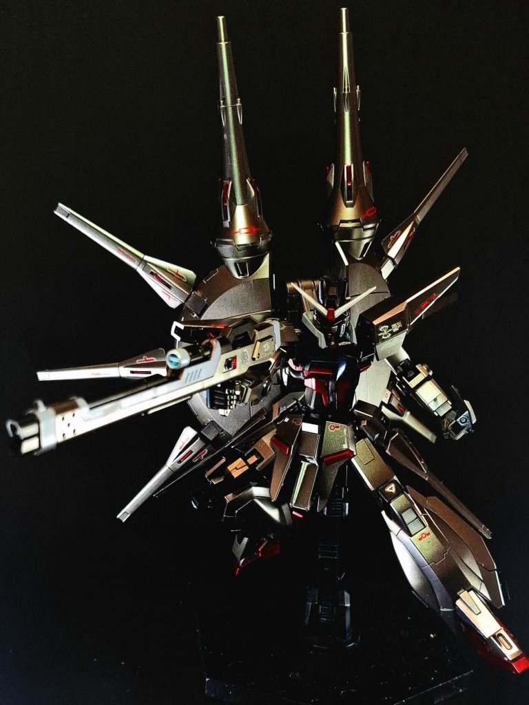 MMI-GAU26 17.5mmCIWS頭部に内蔵された近接防御火器。デスティニーに搭載された物と共通。MA-BAR78F 高エネルギービームライフル先行したセカンドステージシリーズMSに装備されていたビームライフルの改良型。テスト機が装備していたモデルをマイナーチェンジしたもの。従来型よりも大型化されているが、ハイパーデュートリオンの搭載によって出力及び連射性が大幅にアップした。背部バックパック中央部にマウント可能。