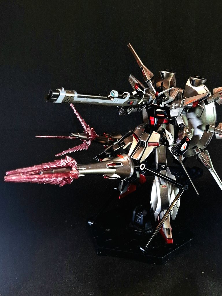 ドラグーンはプロヴィデンス同様に背部の円形プラットフォームに搭載されており、推進器を併設した点も同様だが、レジェンドではプラッフォフォームが左右に分割され、可動アームにより柔軟な動作が可能だった。レジェンドは元々、特務隊FAITHのアスラン・ザラに与えられるべくミネルバに配備された機体であったが、アスランはその直後にデュランダルの言葉に疑念を持ちザフトから脱走。デスティニーによって撃墜されたため、以降レジェンドはレイ・ザ・バレルの搭乗機として運用された。なお、プロヴィデンスの後継機というべき機体ではあるが、名称に「プロヴィデンス」を含まないのは、これを運用したラウ・ル・クルーゼの戦争犯罪が原因との説があるが、関係局はこれを公式に否定している。