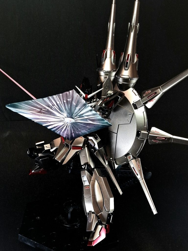 MX2351 ソリドゥス・フルゴール ビームシールド発生装置両手甲部に装備されたビームシールド。デスティニーに装備されているものと同一であり、一説にはハイペリオンに装備されていたモノフェーズ光波シールドの類型と思われる。形状は状況に応じて変化するため、オールラウンドでの使用に適している。