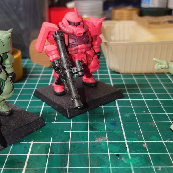 ザク、いっぱい…