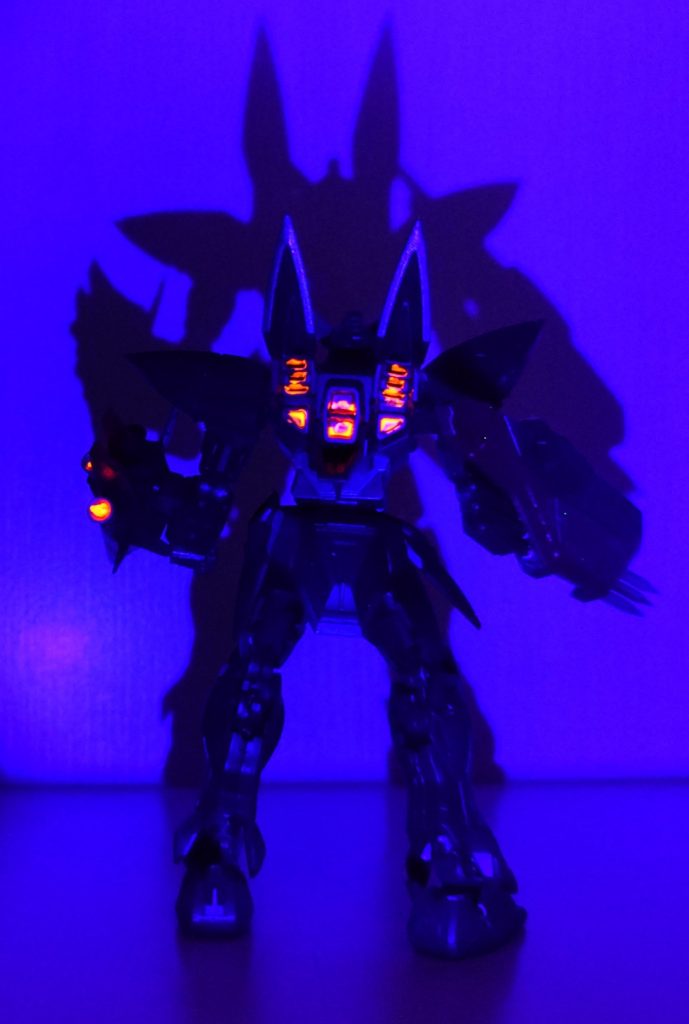 　背面もブースター光ります　安心して下さいトリケラスもブースター３つあって、取り外せたので塗装しています