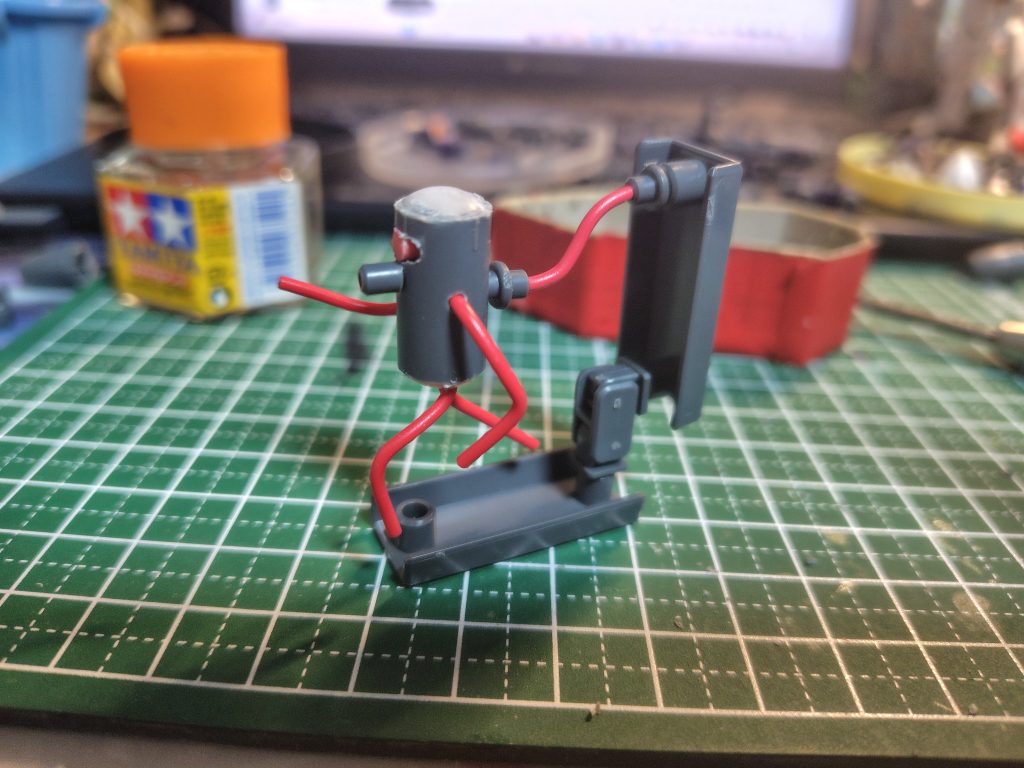 塗装前という名の劇中再現「リユースサイコデバイス駆動実験スタート」