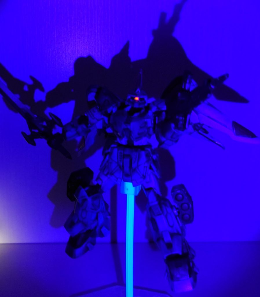 　安心して下さい　uvライトで光ります　笑　今回は作りながら、いつになくワクワクしていました　いつも楽しんで製作していますが　ガンスタに投稿したら、どんなコメントを頂けるか、考えながら製作しています　　今後ともよろしくお願いします　笑