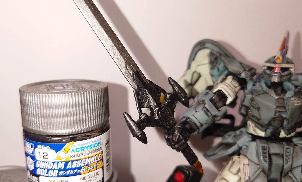 作品名：オススメの銀色塗料<p>　エアスプレーにスプレー缶、筆塗りと多様な塗装スタイルがあり、皆さんの環境に応じて選択されていることでしょう 　私は集合住宅住まいなので、音や振動、臭いに配慮し、水性塗料を筆塗りしています　特にアクリジョン　使い勝手の良 [&hellip;]</p>
