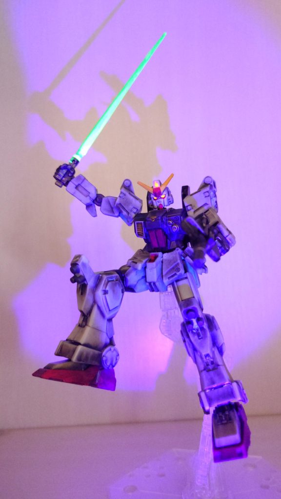 安心して下さい! UVライトで光ります! 笑いつもは全身組み立ててからウエザリングしていますが、今回は部位毎にに組み立ててウエザリングして、全体を組み立ててのつや消しトップコート仕上げ アニソンとガンプラ、Gフレームを組み合わせるのが楽しい今日此の頃! いよいよ100作目が近付いてまいりました! 次はどうしよう?