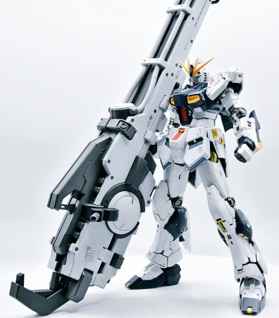 νガンダム専用に塗装したハイパー・メガ・バズーカ・ランチャーと