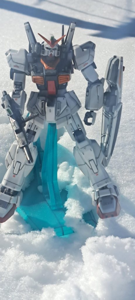 実は雪ではなく氷になってるとこでスッテンコロリン転んで腰を痛打して痛い痛いしてます。みなさんも注意してくださいね。転んだ時誰も見てなくてラッキーでした。