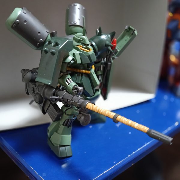 発表から40年弱。出渕さんのオリジナルデザインに明貴さんが追加したランゲブルーノ砲を装備した重装型のギラ・ドーガがプラモデルで登場。もちろんアンジェラのギラ・ズールが出た時に取付けたケド、小さかったよね（改）だし&nbsp;（3枚目）