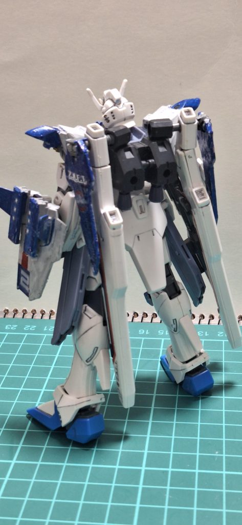 バックパックはザフト系列の技術ツリーをイメージして、ドレッドノートイータのイータユニットやセイバーガンダムのプラズマ収束ビーム砲のイメージでキャノン砲を後ろに向かせた形、翼になるウィングはセイバーガンダムのウィングイメージです。