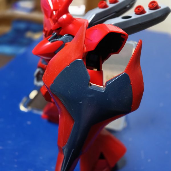 B-CLUBの改造パーツ…所謂イメージボード仕様なのでロングライフルと長いプロペラントタンク、ファンネルコンテナが長くてファンネ自体が斜め前にセットされてるんよね。当時作成しなかった理由も思い出した…やはり工業製品たるプラモデルと比べるとエッジはヌルいし歪んでるし、重いし…でなんだかなぁ～なんだよね。まあ今回はあまり深く考えずに作ろう…&nbsp;（3枚目）