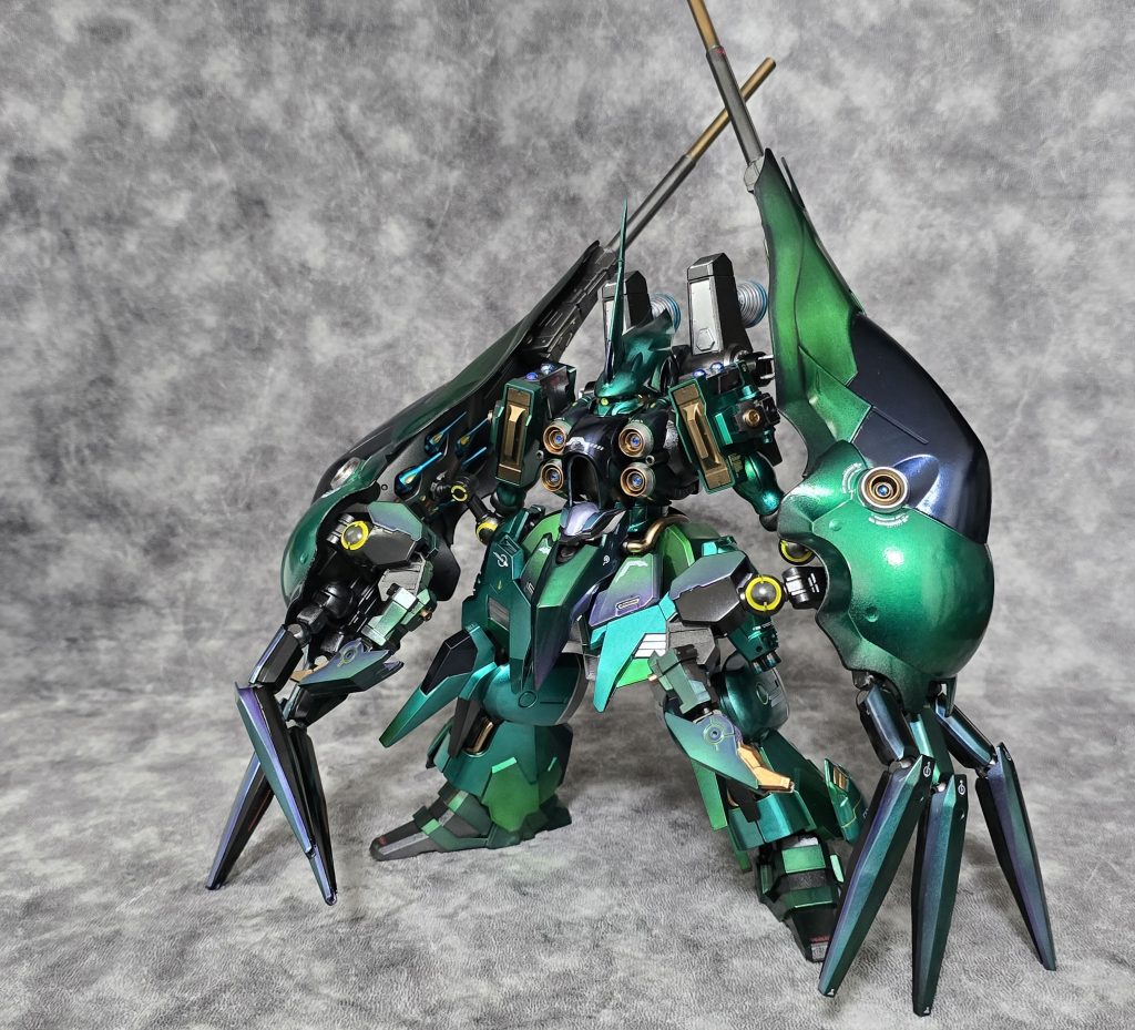 サイドバインダーは腕に見立てて改修。「四枚羽」から「巨腕」に。