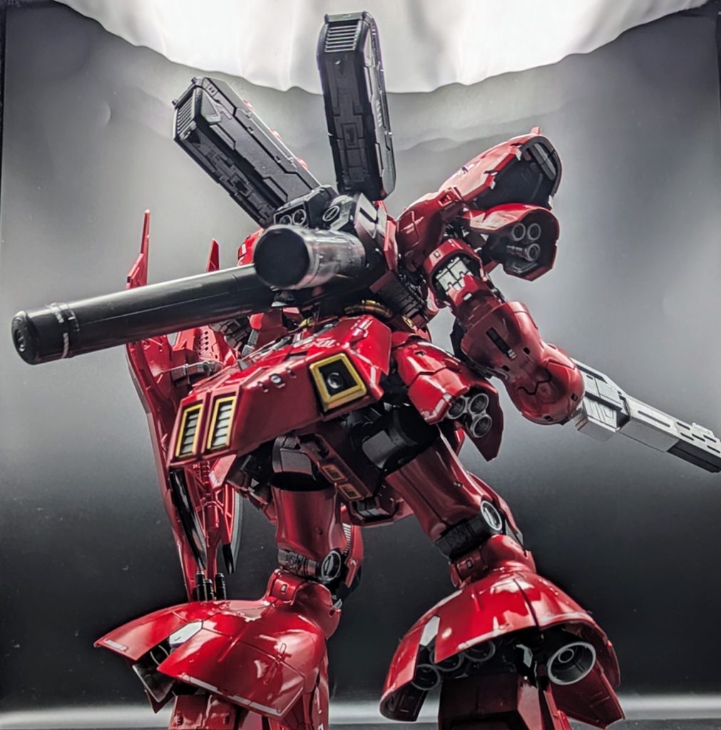 「サザビー出ます」のポージングを取らせることはできますがカメラをかなりローアングルにする必要があります。