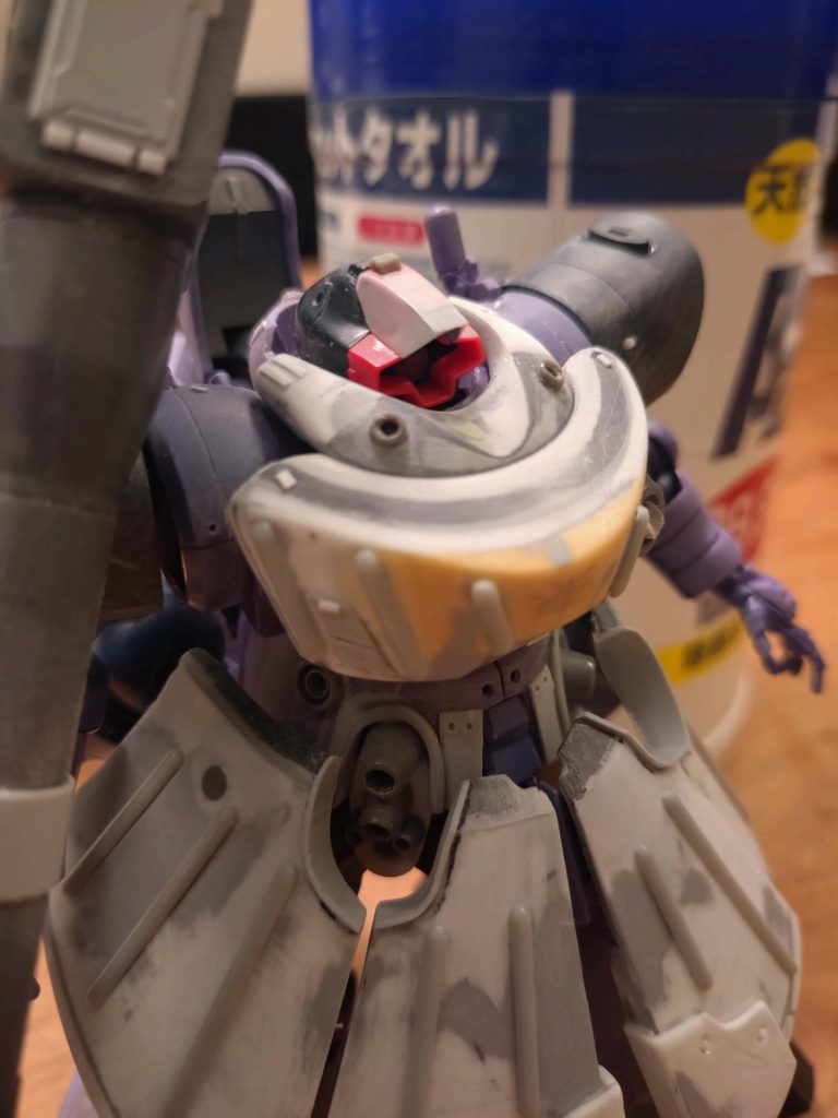 泥臭いものが好物なため、実戦では糞の役にも立たなかったことで有名な何とかコーティング（凸凹）を施しWW2独国戦車風に、頭部はサンバイザーを延長し、目ん玉が光るように…