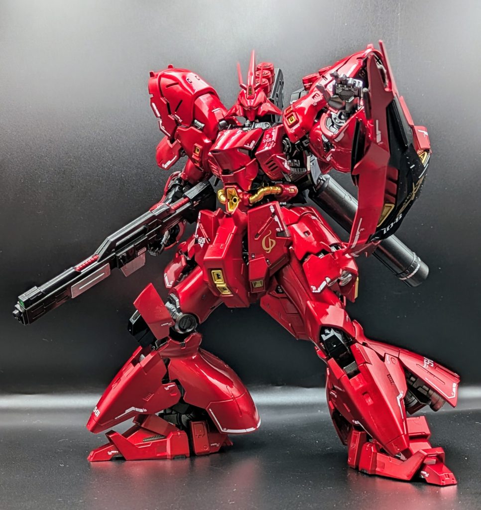 懐かしの1/144とSDにも使われた旧箱絵ポーズ。重いシールドをしっかりとホールドしつつ、ポーズを保持してくれる設計が嬉しいですね。